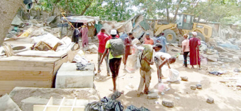 fcta-demolishes-shanties-housing-over-1000-people-in-wuse-zone-3-768x355