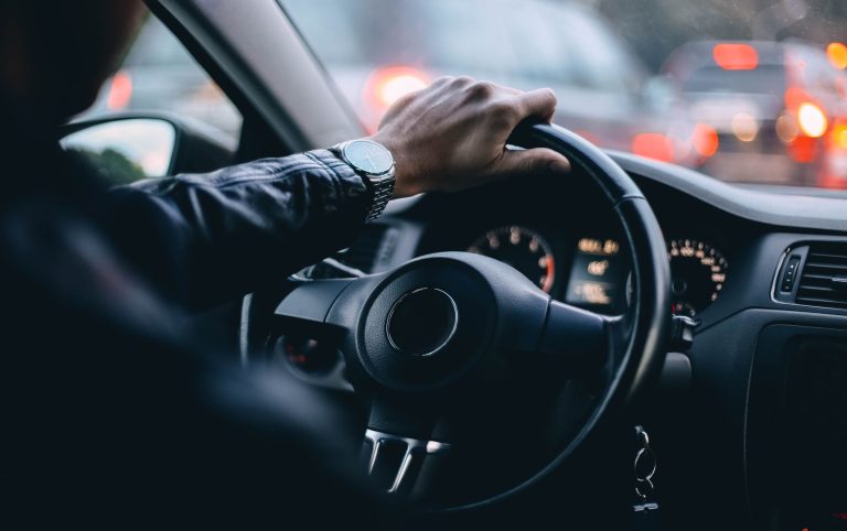 1645696952348-things-to-unlearn-from-your-driving-test