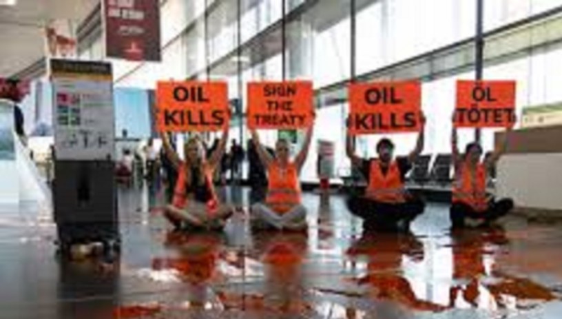 e28098oil-kills-climate-activists-block-european-airports-e28098oil-kills-protesters-disrupt-flights-at-airports-across-europe-in-wave-of-action
