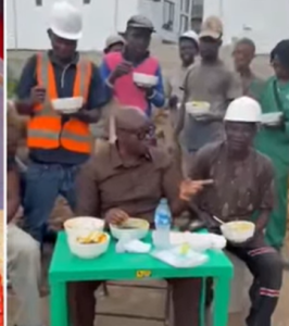 Fayose-eating-amala-with-bricklayers-266x300